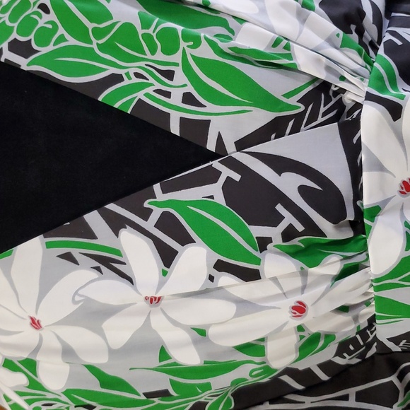 Tropical Eve Hawaii green white black Tropical floral kaftan - Picture 5 of 9